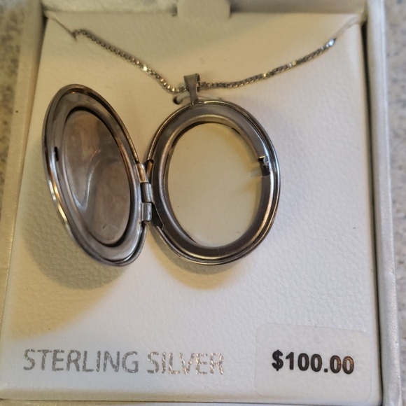 Treasured moments locket - Picture 2 of 5